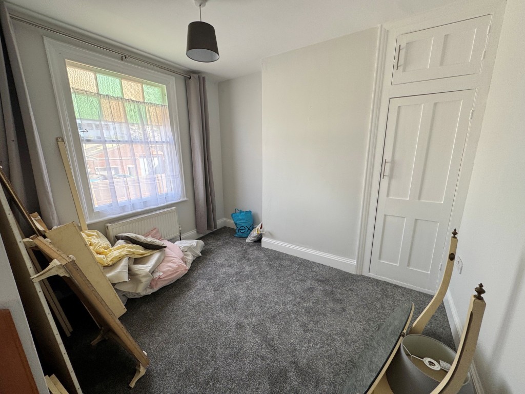 Lot: 118 - THREE-BEDROOM SEMI-DETACHED HOUSE WITH PARKING - Bedroom 2